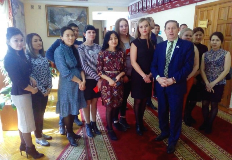 Экскурсия студентов ЭЮФ в Государственное Собрание - Эл Курултай  